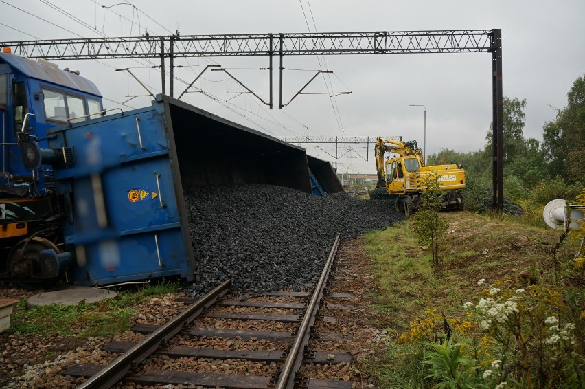 W Dąbrowie Górniczej zderzyły się pociągi. Cztery wagony wykolejone! Maszynista był pijany