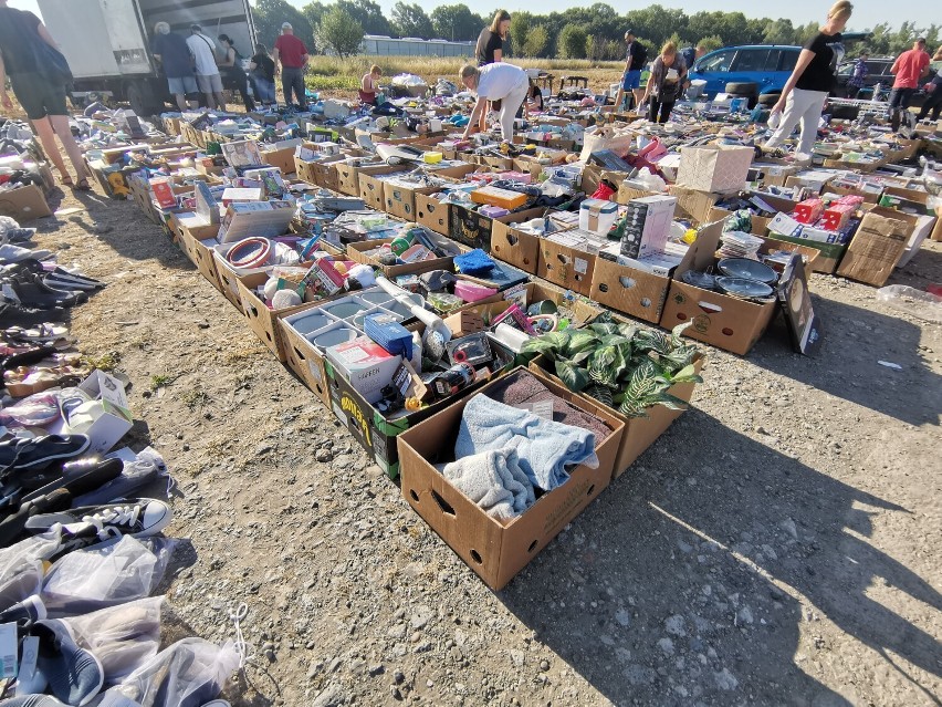 Sprawdźcie, co oprócz samochodów można było kupić dzisiaj na giełdzie samochodowej w Rzeszowie [ZDJĘCIA]