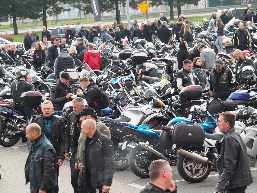 Zakończenie sezonu motocyklowego w Porcie Łódź.  Pożegnali sezon na jednoślady