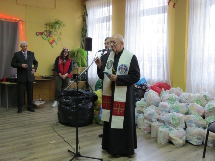 Ponad 100 dzieci z regionu otrzymało świąteczne paczki,...