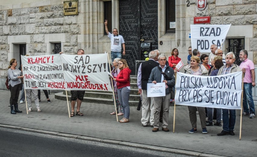 W środę (18 lipca) mieszkańcy Bydgoszczy protestowali pod...