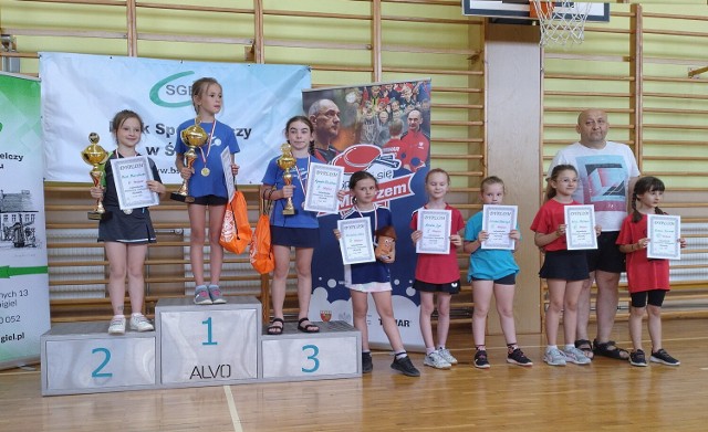 Oborniczanie wzięli udział w Mistrzostwach Wielkopolski Skrzatów i Skrzatek w tenisie stołowym.