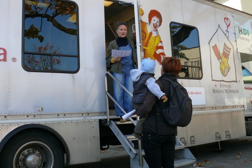 Fundacja McDonalda bada dzieci w Bełchatowie