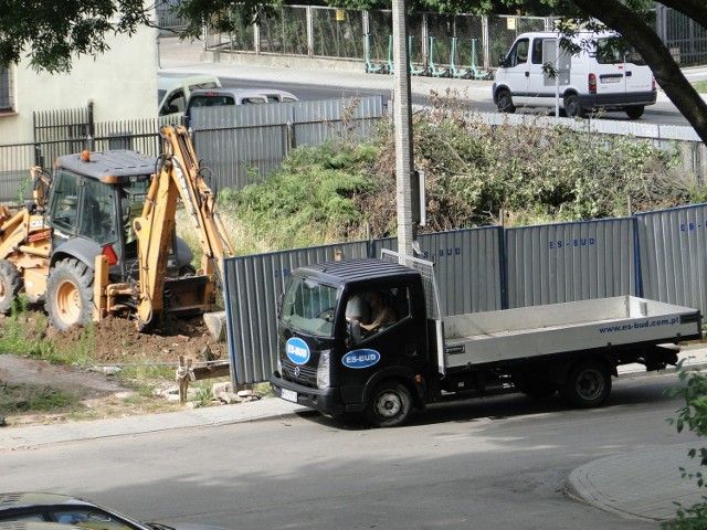 W centrum Radomia, na rogu 25 Czerwca i Zacisze rozpoczęła się budowa budynku usługowo - mieszkalnego.