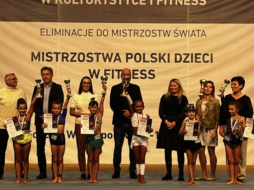 Po sukcesach juniorek, przyszedł czas na medale najmłodszych zawodniczek złotowskiego oddziału Szkoły Tańca i Sportu Perfect