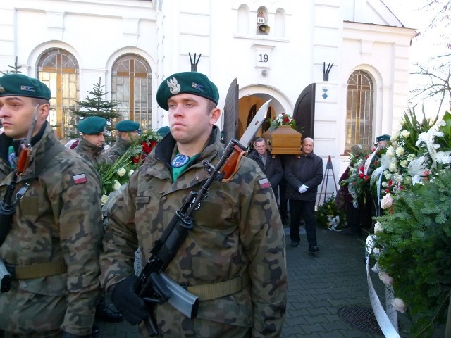 Pogrzeb byłego dowódcy wojska w Sieradzu. Płk. Władysław Hammer został pożegnany z honorami