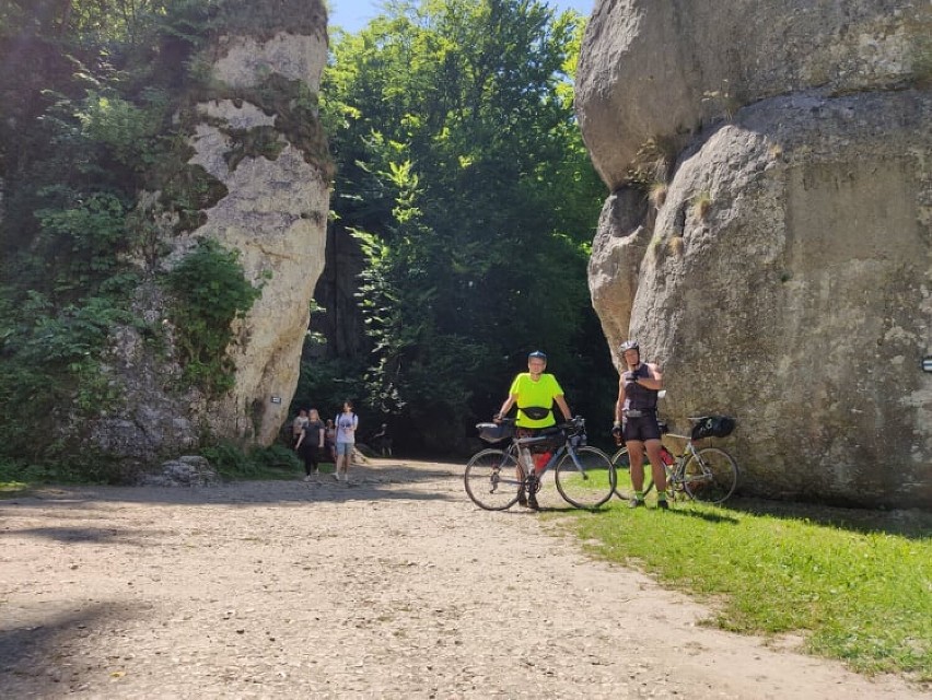 Skierniewice. Dla nich nie ma rzeczy niemożliwych, a przy tym pomagają potrzebującym. Jelenie w Terenie Pędziwiatry