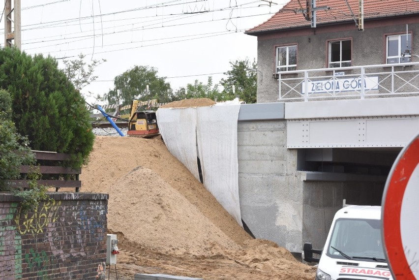 Stan robót przy wiadukcie kolejowym nad ulicą Batorego -...