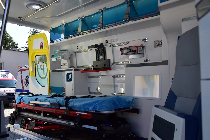 Gorlickie pogotowie bogatsze o nową karetkę. Ambulans jest w pełni wyposażony w sprzęt medyczny [ZDJĘCIA]