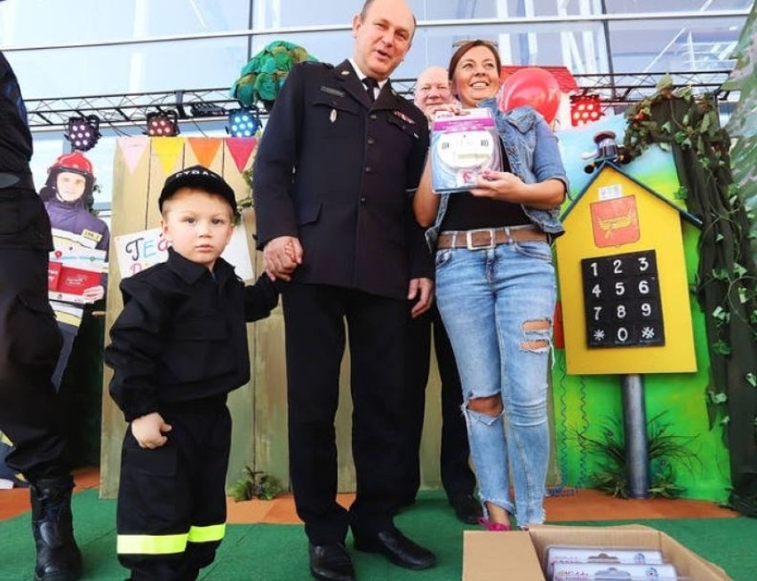 Festyn strażacki z czujkami czadu i dymu. Szereg pokazów pożarniczych