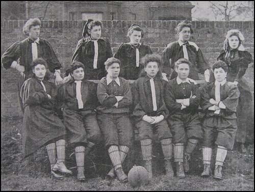 Historia piłki nożnej kobiet. Kobiety kopały już w XIX wieku | Jaworzno  Nasze Miasto