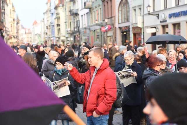 

Toruń. Kobiety strajkowały na Rynku Staromiejskim [ZDJĘCIA]