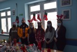 Szkolny Klub Wolontariusza z Zespołu Szkół Nr 3 zorganizował kiermasz świąteczny. W ten sposób uczniowie chcą pomóc mieszkańcom DPS-u