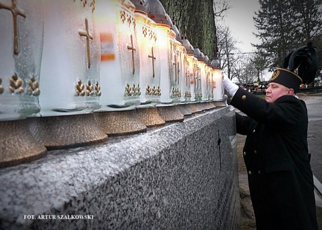 W Wałbrzychu uczczono pamięć 18 tragicznie zmarłych górników. Zginęli 22 grudnia 1985 r. w wyniku wybuchu metanu w Kopalni Węgla Kamiennego „Wałbrzych”