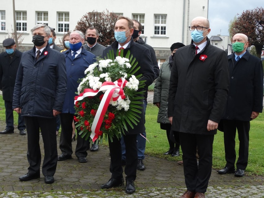 Nowy Tomyśl. Przedstawiciele władz złożyli kwiaty z okazji rocznicy uchwalenia Konstytucji 3 maja