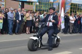 Wójt Chełmca Bernard Stawiarski jeździ na oryginalnym skuterze