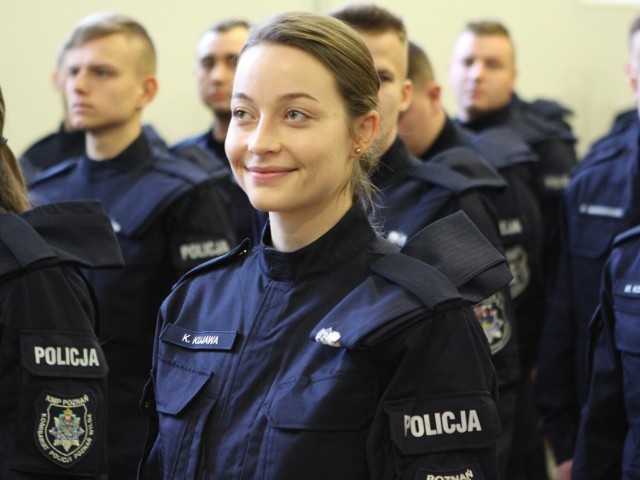 Nowi funkcjonariusze w szeregach wielkopolskiej policji. Ślubowanie złożyło 79 policjantek i policjantów
