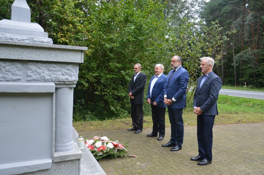 101 lat temu bolszewicy zamordowali pięciu mieszkańców gminy Suchowola. Obecne władze oddały im cześć