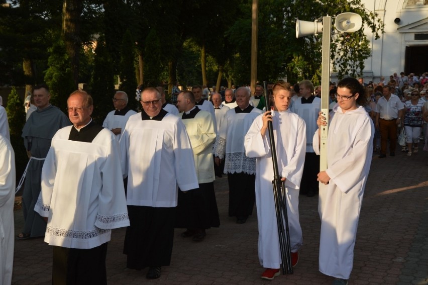 Arcybiskup Grzegorz Ryś poświęcił dzisiaj pomnik św....