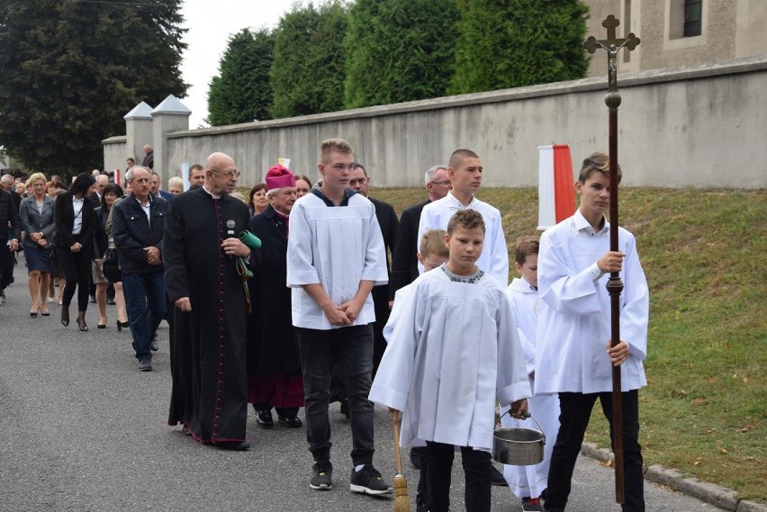 Pierwsze zapiski o Brzeziu pojawiły się w 1418 roku. Dziś miejscowość świętuje swoje 600-lecie