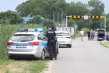 Pościg i strzały policji. Dwóch oszustów z Piaseczna zatrzymanych po akcji służb