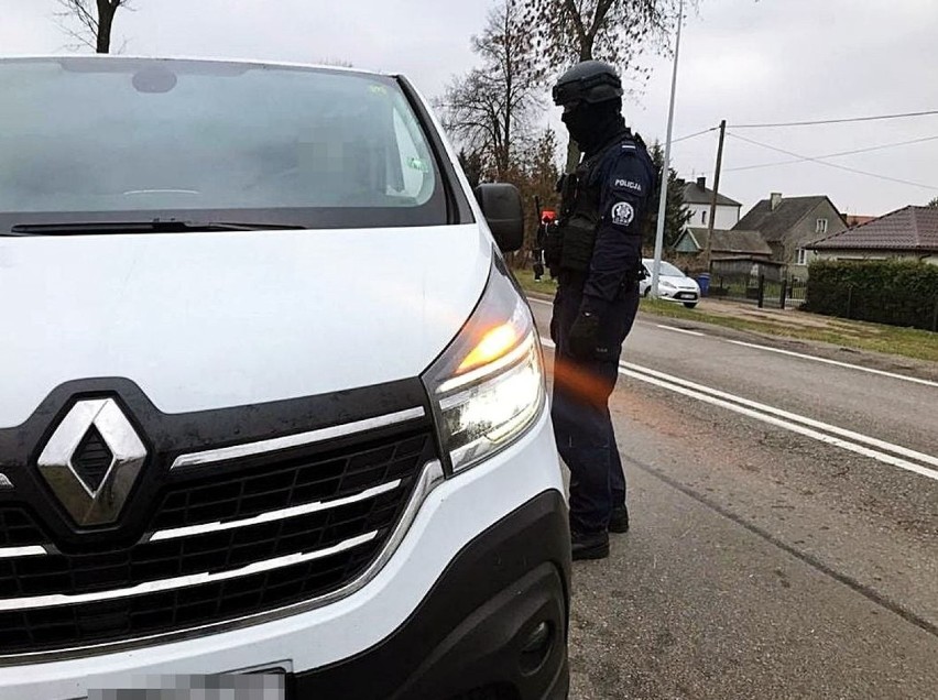 Akcja krakowskich policjantów. W jednym busie jechało 29 nielegalnych imigrantów