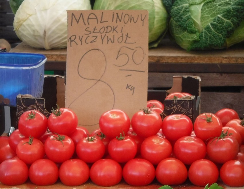Pomidory malinowe kosztowały 8,50 za kilogram