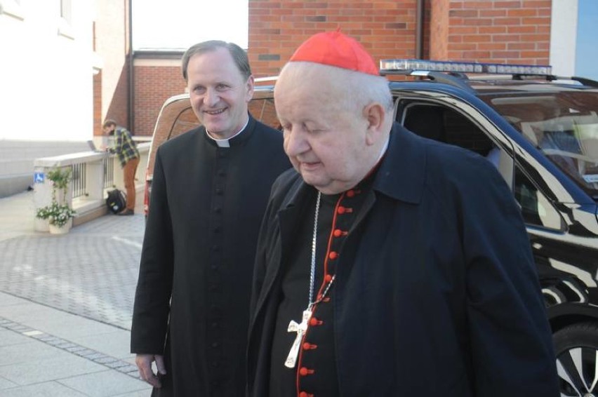 Arcybiskup senior Stanisław Dziwisz
nadano 18 kwietnia 2001...