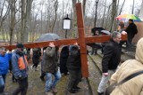 Pierwsza Droga Krzyżowa na Kalwarii Wejherowskiej w Wejherowie. Uczestniczyły tłumy wiernych |ZDJĘCIA