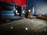 Powiat nowodworski. Wypadek z udziałem samochodu ciężarowego i busa. Poszkodowane są cztery osoby [6.12.2018]