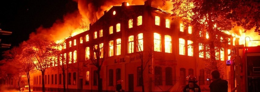 Wielki pożar wybuchł 21 października 2007 r. na terenie hali...