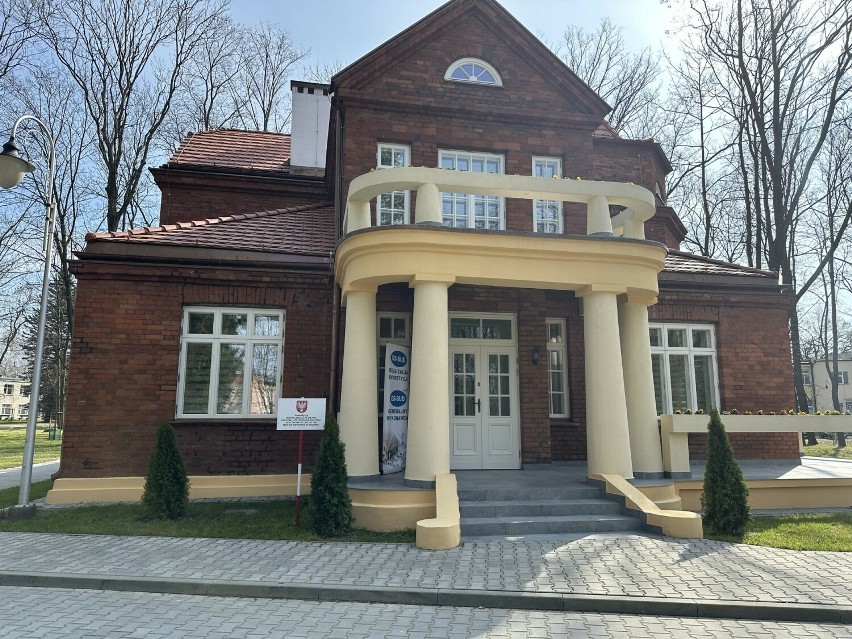 Zabytkowa willa na terenie szpitala psychiatrycznego w Krychnowicach w Radomiu odzyskała blask! Zakończyła się rewitalizacja. Zobaczcie 