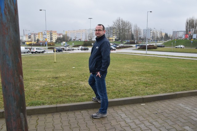 Piotr Majchrzak twierdzi, że piesi na przejściach przy rondzie G&oacute;rczyńskim nie są bezpieczni.