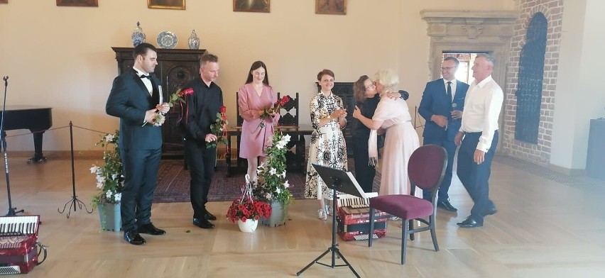 Niesamowity koncert Wiktora Kowalskiego na Dzień Matki w Sandomierzu. Owacje na stojąco. Zobaczcie zdjęcia