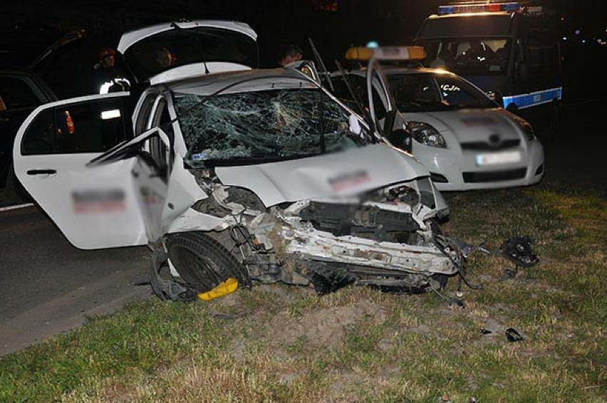 Wypadek na moście Piłsudskiego. Dwie osoby jadące samochodem...