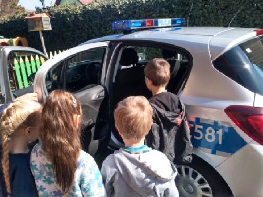 Policjanci z wizytą u przedszkolaków z Poddębic ZDJĘCIA