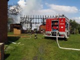 Pożar w Próchnowie. Ogień strawił stodołę i zagroził mieszkaniom