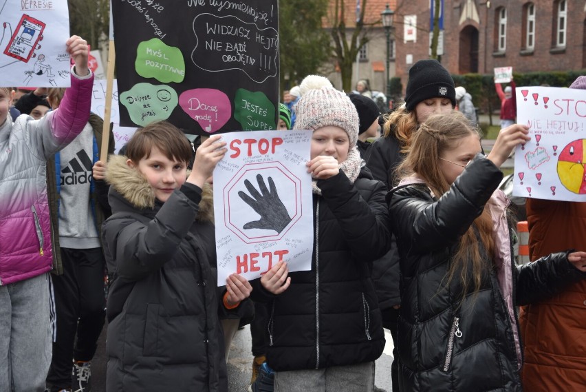 Uczniowie Szkoły Podstawowej numer 2 przeszli w marszu przeciwko hejtowi