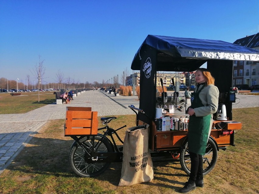 Kawa z roweru na bulwarze w Głogowie. Stanął tam uroczy Bike...