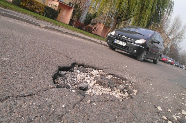 Dziura na ul Kołłątaja zostanie załatana jutro