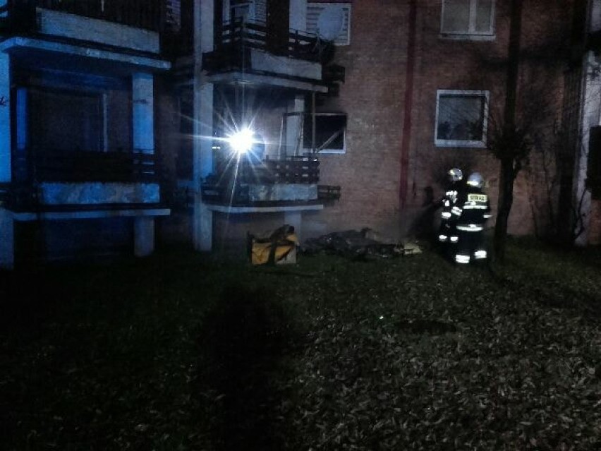 Pożar w bloku przy ulicy Pustowójtówny w Starachowicach. Ewakuowano 25 osób