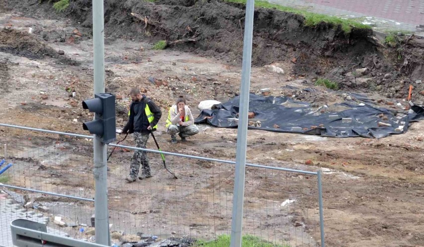 Archeolodzy na alei Rodła w Malborku. Ruszyły wykopaliska na placu budowy dróg do mostu