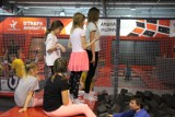 Spłonął dach sali gimnastycznej. Dzieci ćwiczą w tarnogórskim Parku Trampolin [ZDJĘCIA]