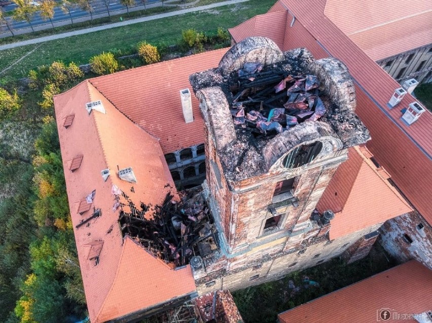 Ogień pojawił się w zamkowej wieży