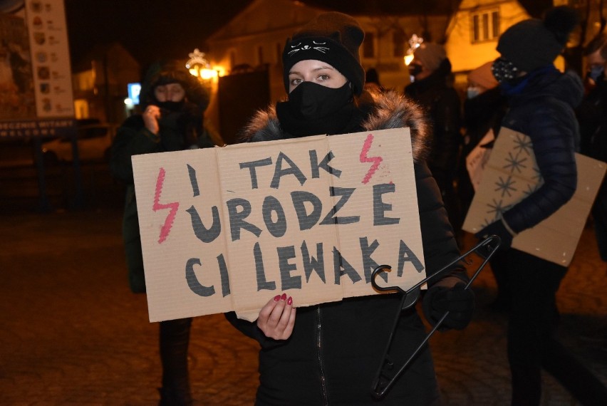 Grodzisk: Strajk kobiet pod hasłem "Wracamy na ulice!"