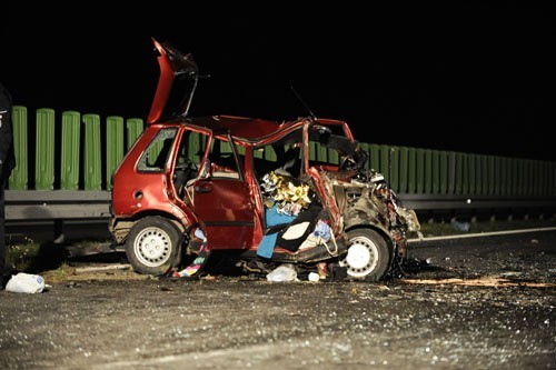 Tragiczny wypadek na oleśnickiej obwodnicy. Dwie osoby nie żyją