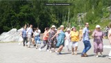 Starachowice zatańczyły belgijkę. To wszystko w ramach challenge'u, a wyzwanie rzuciło im miasto Rydułtowy. Zobaczcie tę fantastyczną zabawę