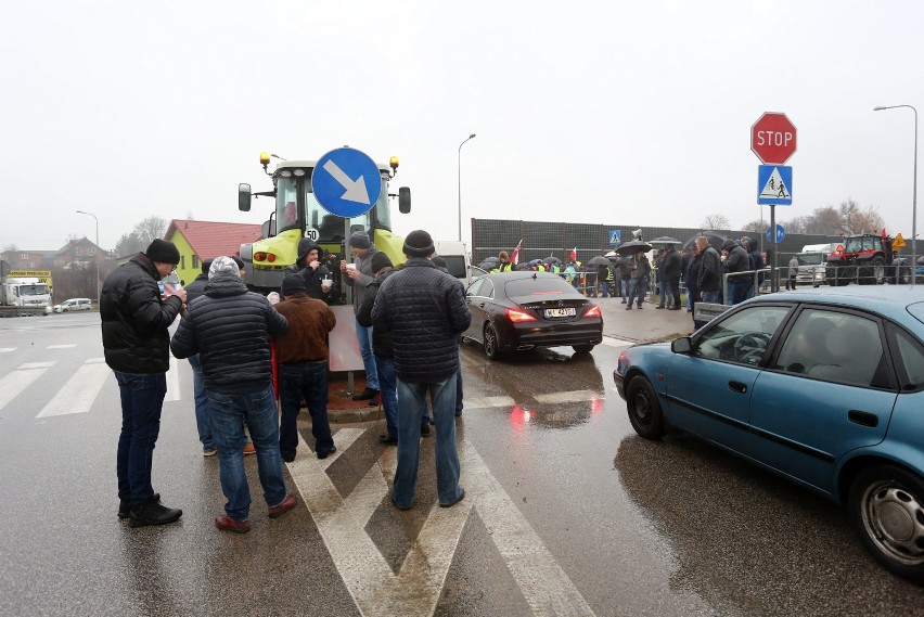 Protest w Przygłowie na drodze krajowej nr 12 Piotrków -...