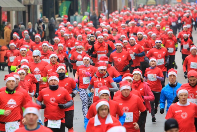 Świąteczna biegi organizowane są w wielu miastach Polski, m.in. w Toruniu.