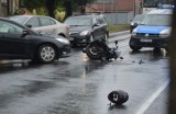 Wypadek na ul. Częstochowskiej w Wieluniu. Motocyklista trafił do szpitala ZDJĘCIA